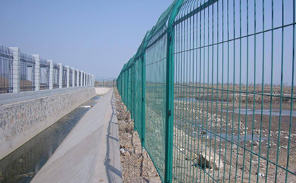 高速公路護欄