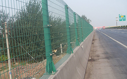 公路防護(hù)欄
