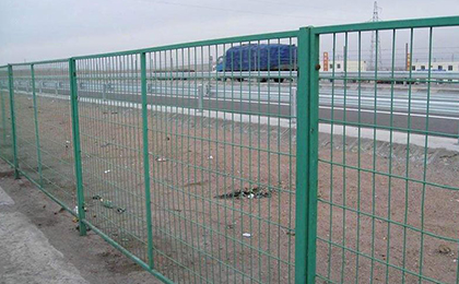 公路防護(hù)欄