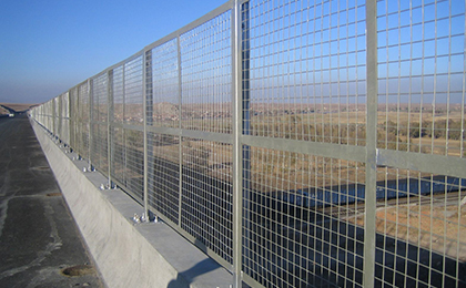公路防護(hù)欄